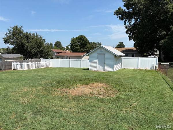 11 Sunnyfield RD, St Peters, MO 63376