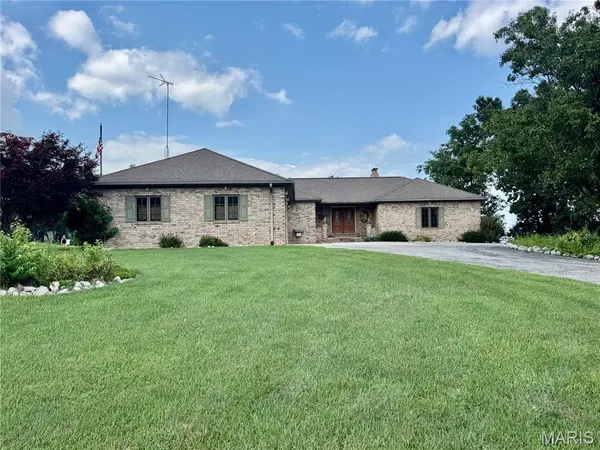 6 Willow Circle DR, Greenville, IL 62246