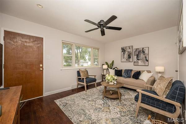 390 S Saint Charles ST, Florissant, MO 63031