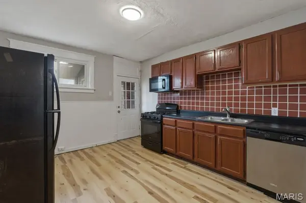3322 N Hanley RD, St Louis, MO 63121