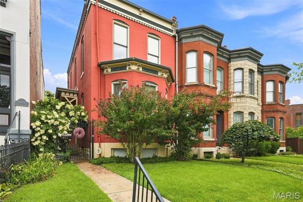 1923 S Compton AVE, St Louis, MO 63104