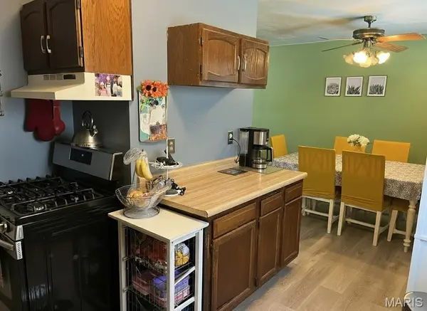 5905 Dogwood LN, Godfrey, IL 62035