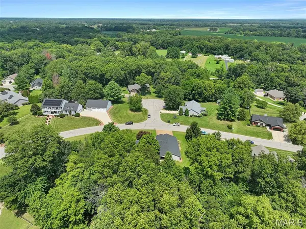 206 Pine Trail, Lebanon, IL 62254