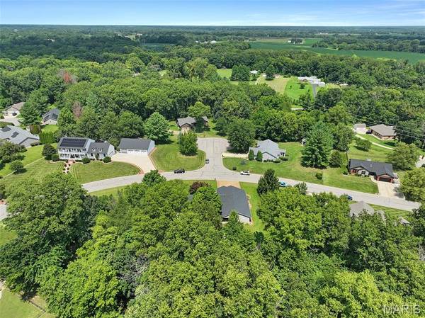 206 Pine Trail, Lebanon, IL 62254