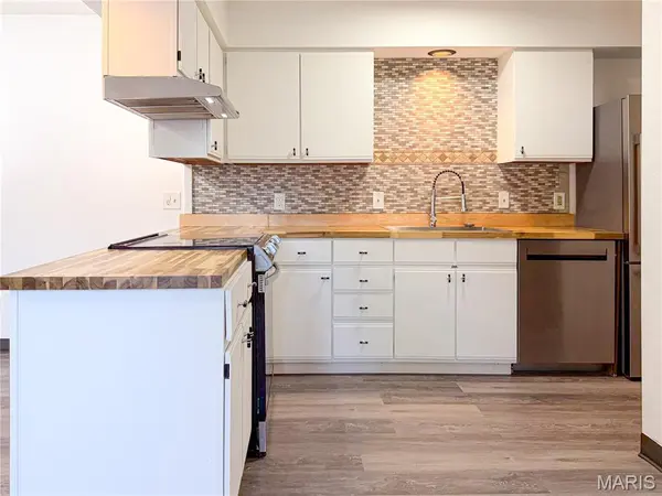 24 Parkridge, Belleville, IL 62226