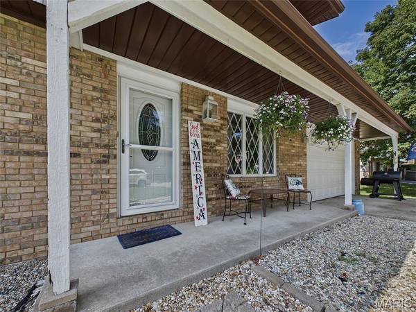 410 Chapel DR, Collinsville, IL 62234