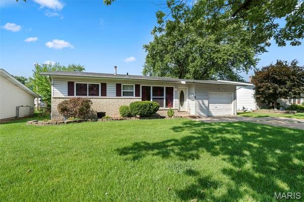810 Carmelita LN, Florissant, MO 63031
