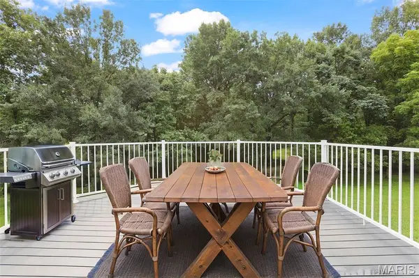 15 Oak Valley DR, Washington, MO 63090