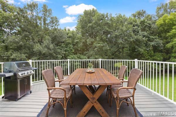 15 Oak Valley DR, Washington, MO 63090