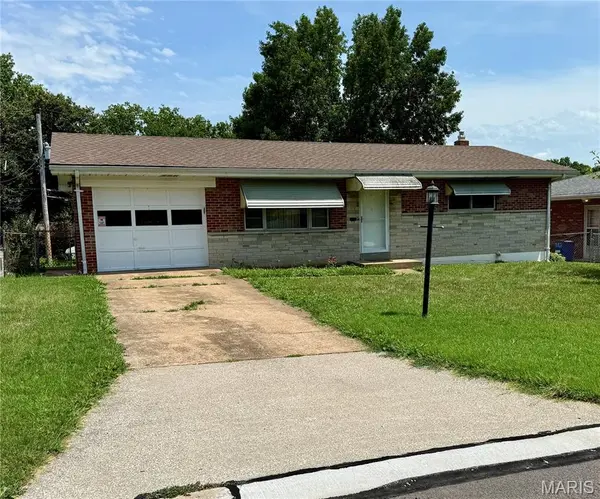317 Earlsfield LN, St Louis, MO 63125