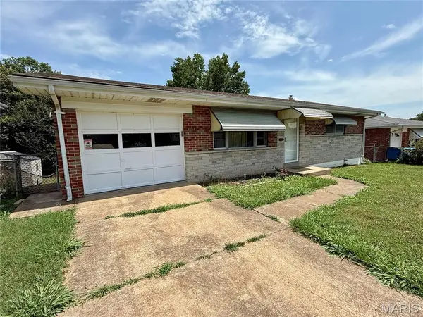 317 Earlsfield LN, St Louis, MO 63125