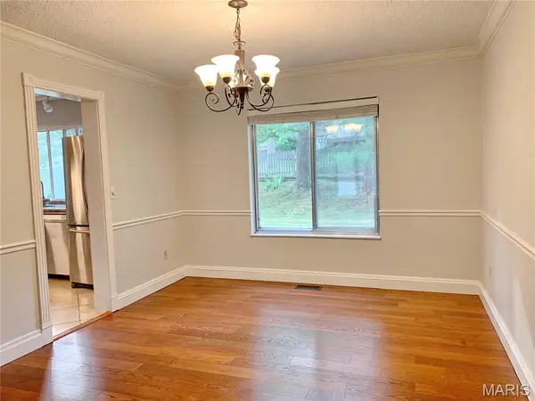 15237 Kempwood DR, Chesterfield, MO 63017