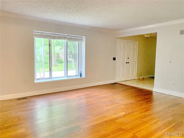 15237 Kempwood DR, Chesterfield, MO 63017