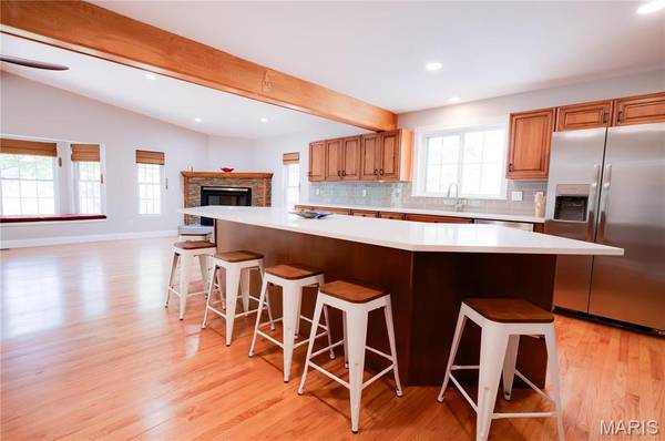 327 Royal Village DR, Manchester, MO 63011