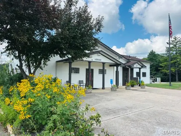 2045 Lakeshore DR, Cuba, MO 65453