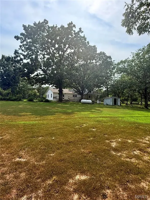 2803 Highway J, Bourbon, MO 65441