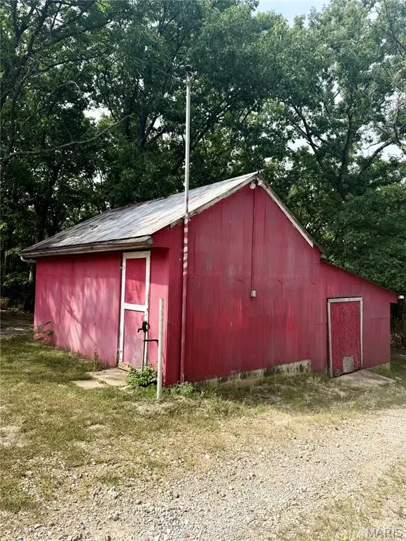 2803 Highway J, Bourbon, MO 65441