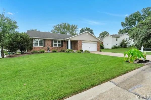 104 Cedar Crest CT, St Charles, MO 63304