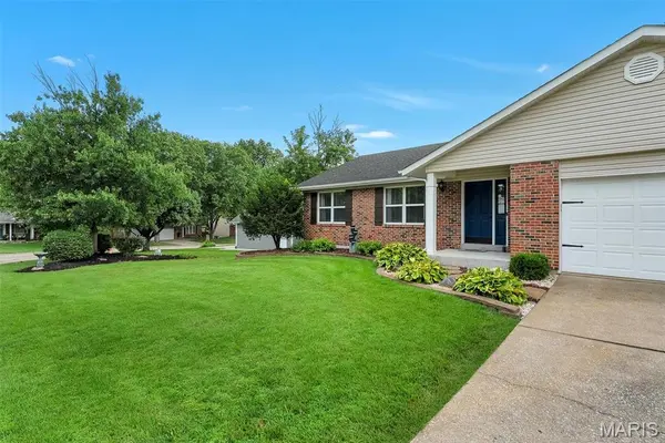 104 Cedar Crest CT, St Charles, MO 63304