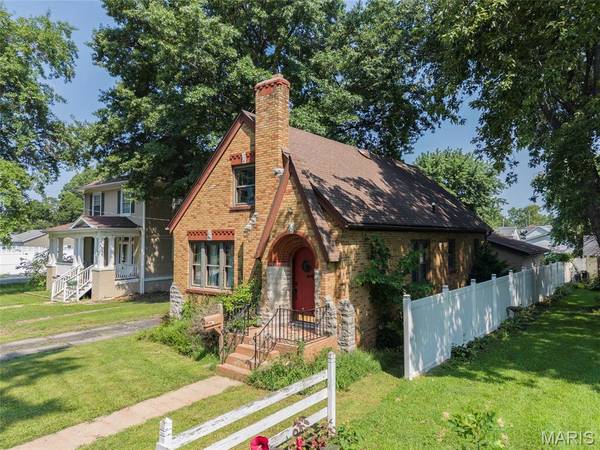 111 E Olive ST, Staunton, IL 62088