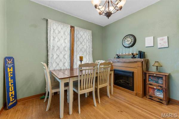 111 E Olive ST, Staunton, IL 62088