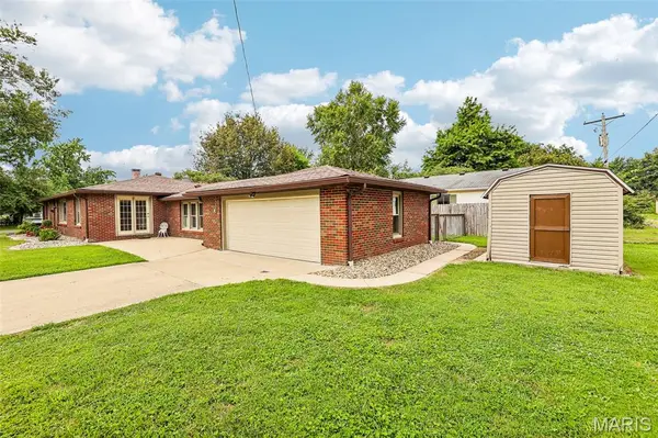 1031 18th ST, Carlyle, IL 62231