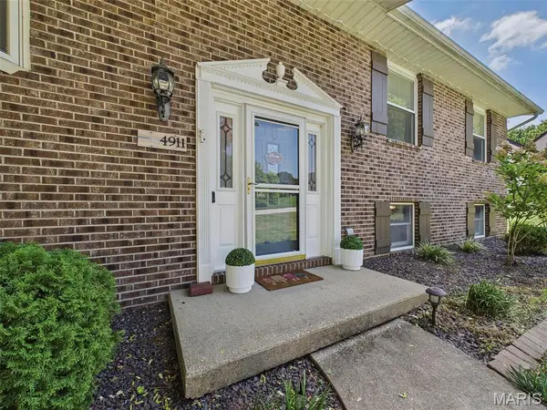 4911 Westmont AVE, Godfrey, IL 62035