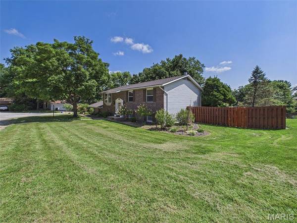 4911 Westmont AVE, Godfrey, IL 62035