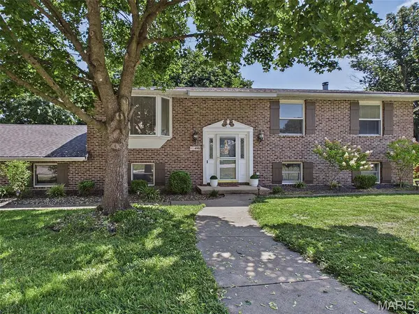4911 Westmont AVE, Godfrey, IL 62035