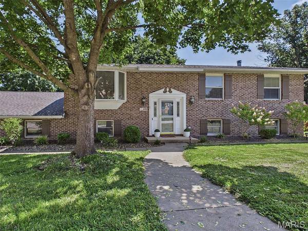 4911 Westmont AVE, Godfrey, IL 62035