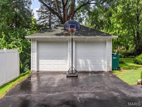1005 Merrill ST, Lebanon, IL 62254