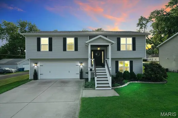 208 Fairview AVE, Collinsville, IL 62234