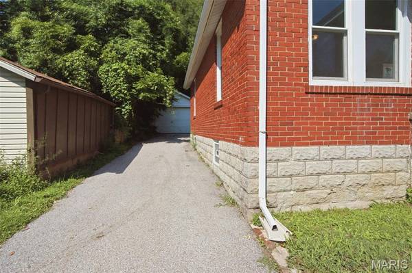8149 Allen AVE, St Louis, MO 63114