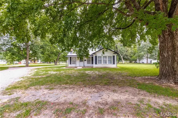 213 Lombardy Dr, East Prairie, MO 63845