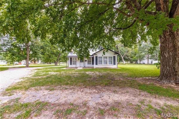 213 Lombardy Dr, East Prairie, MO 63845