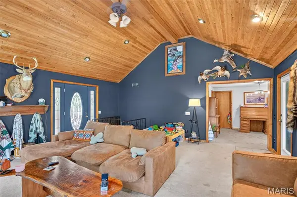 218 Piffy LN, Climax Springs, MO 65324