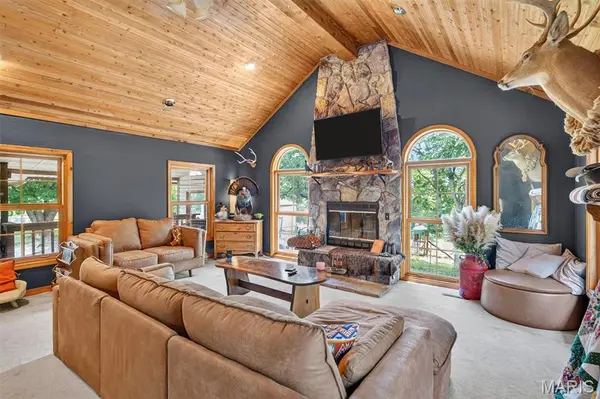 218 Piffy LN, Climax Springs, MO 65324