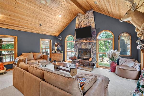 218 Piffy LN, Climax Springs, MO 65324