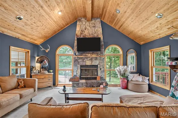 218 Piffy LN, Climax Springs, MO 65324