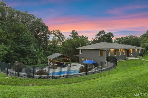 1863 Highway 100, Pacific, MO 63069