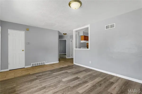 9713 Dennis DR, St Louis, MO 63136