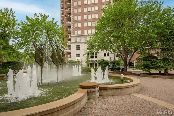 150 Carondelet PLZ #204, Clayton, MO 63105