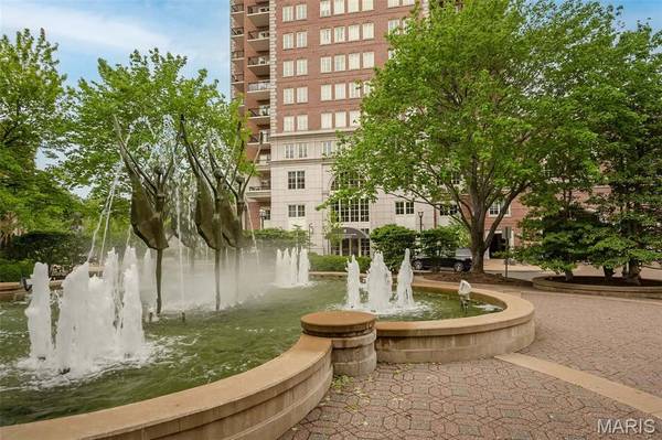 150 Carondelet PLZ #204, Clayton, MO 63105