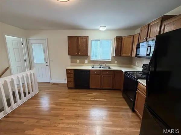 962 Windstream DR, St Peters, MO 63376