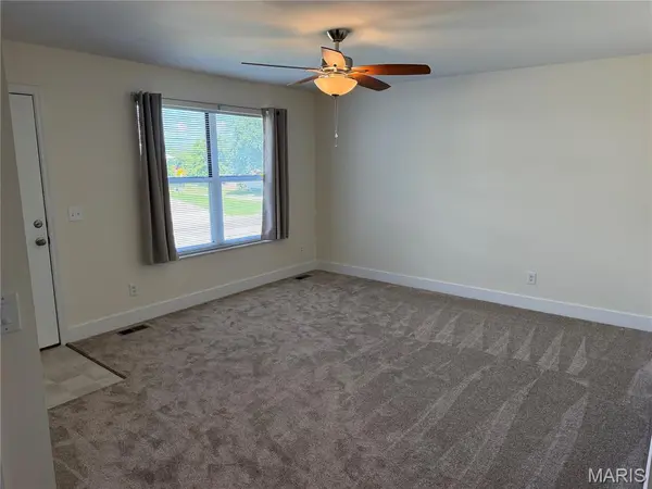 962 Windstream DR, St Peters, MO 63376