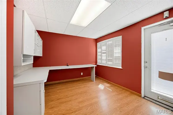 9713 Gravois RD, St Louis, MO 63123