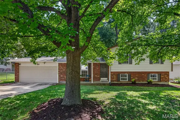23 Crescent Woods DR, St Peters, MO 63376