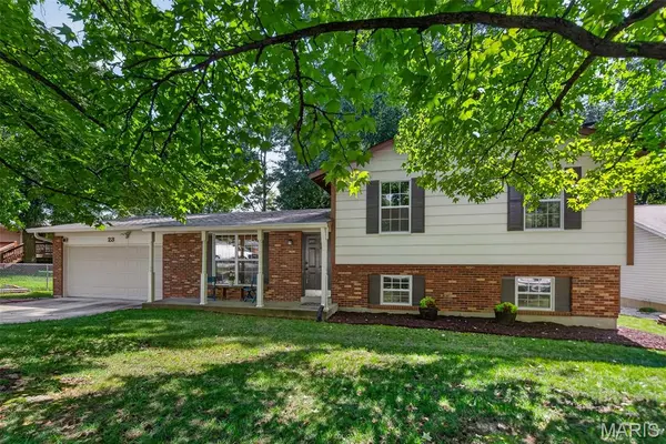 23 Crescent Woods DR, St Peters, MO 63376
