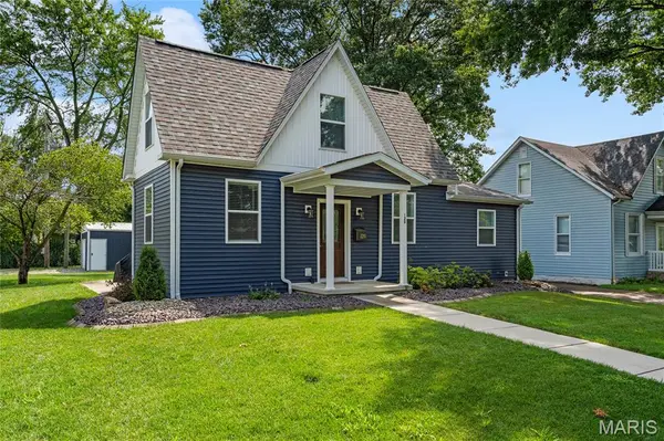 120 E 1st ST, Trenton, IL 62293