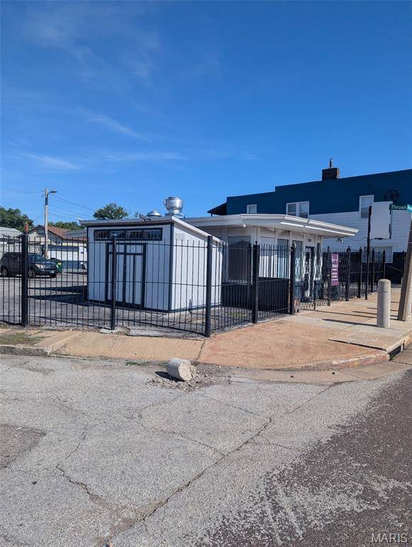 7954 North Broadway, St Louis, MO 63147